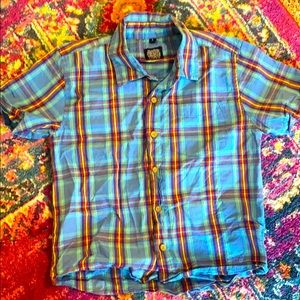 💙Traveler short sleeved button down shirt